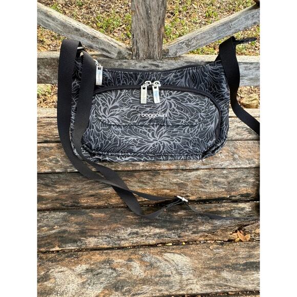 Baggallini Women's Everyday Crossbody Bag Midnight Blossom - Picture 1 of 9